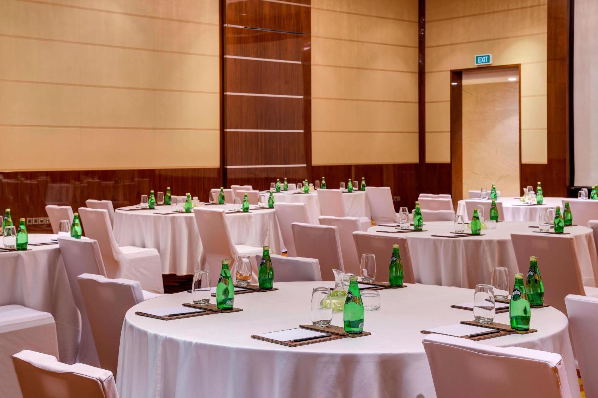 Kochi Marriott Hotel Екстериор снимка Meeting room