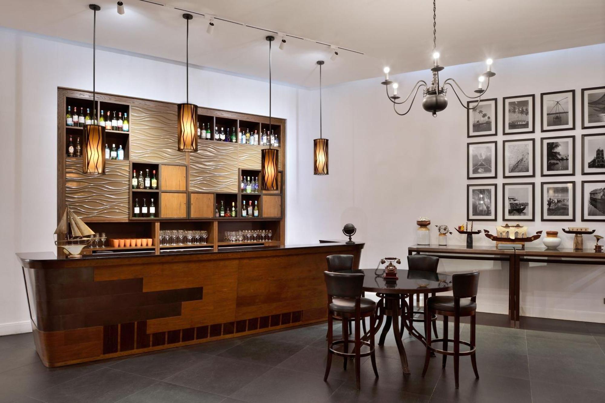 Kochi Marriott Hotel Екстериор снимка The Wine Bar