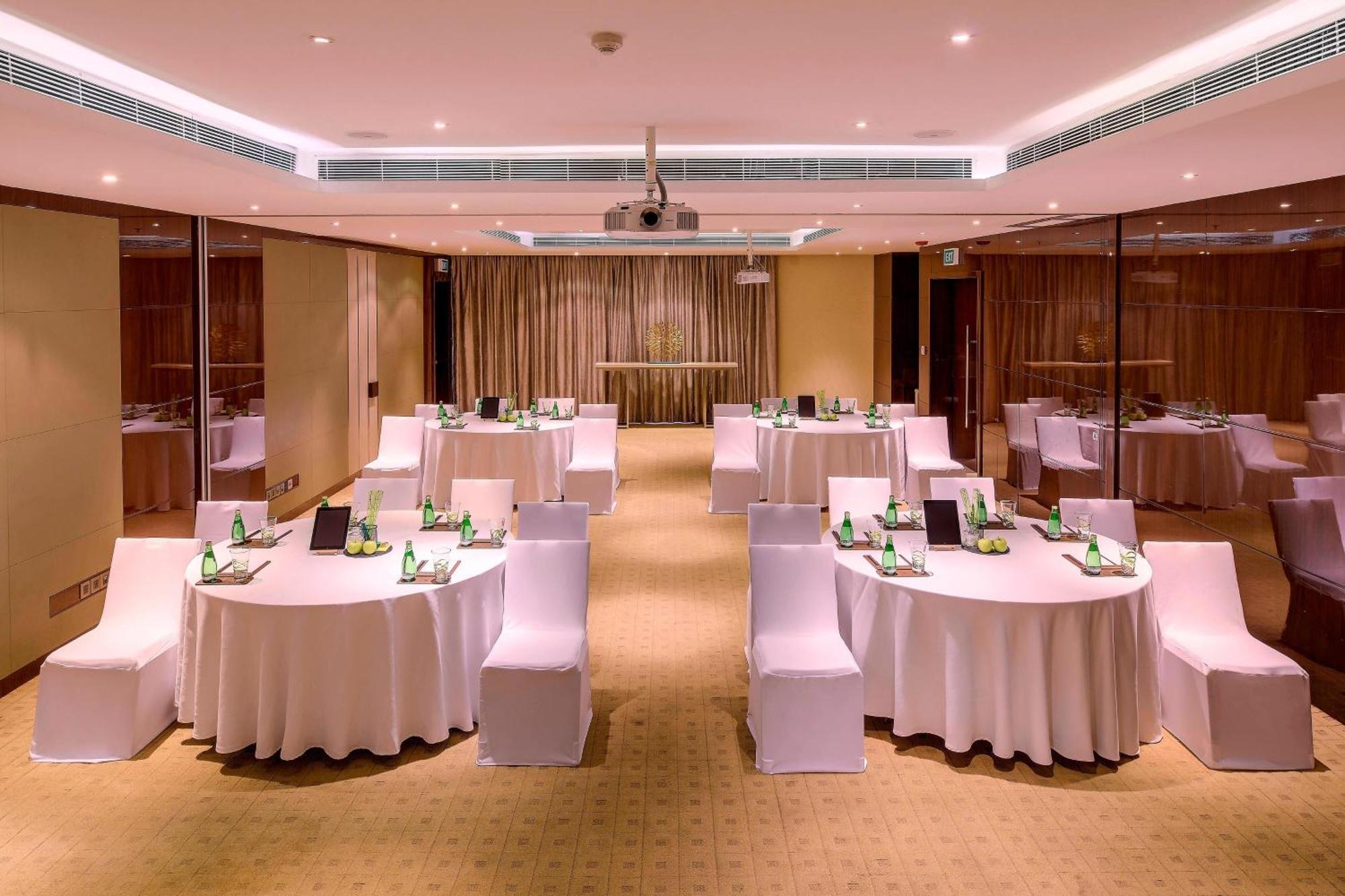Kochi Marriott Hotel Екстериор снимка Meeting room