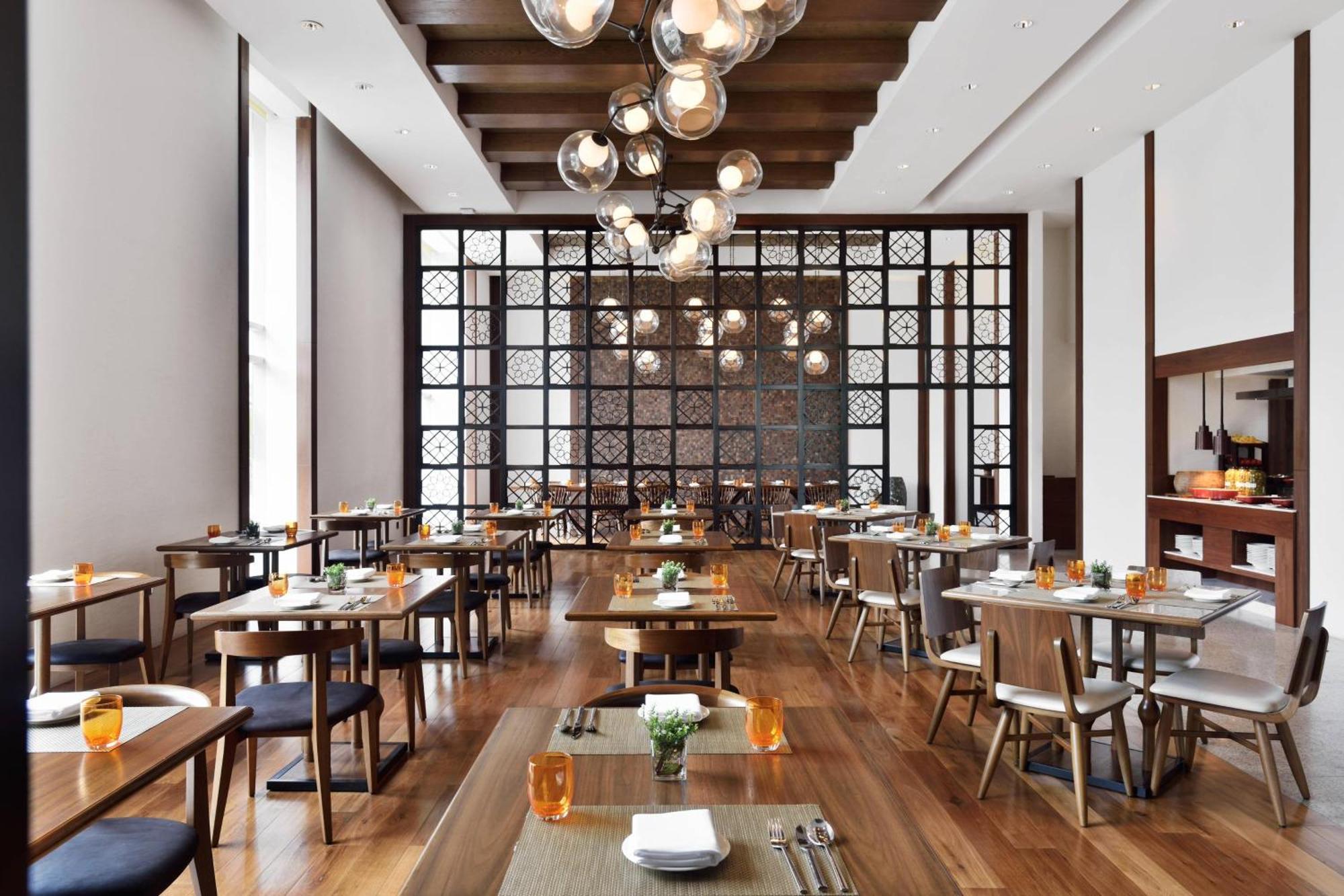 Kochi Marriott Hotel Екстериор снимка The restaurant