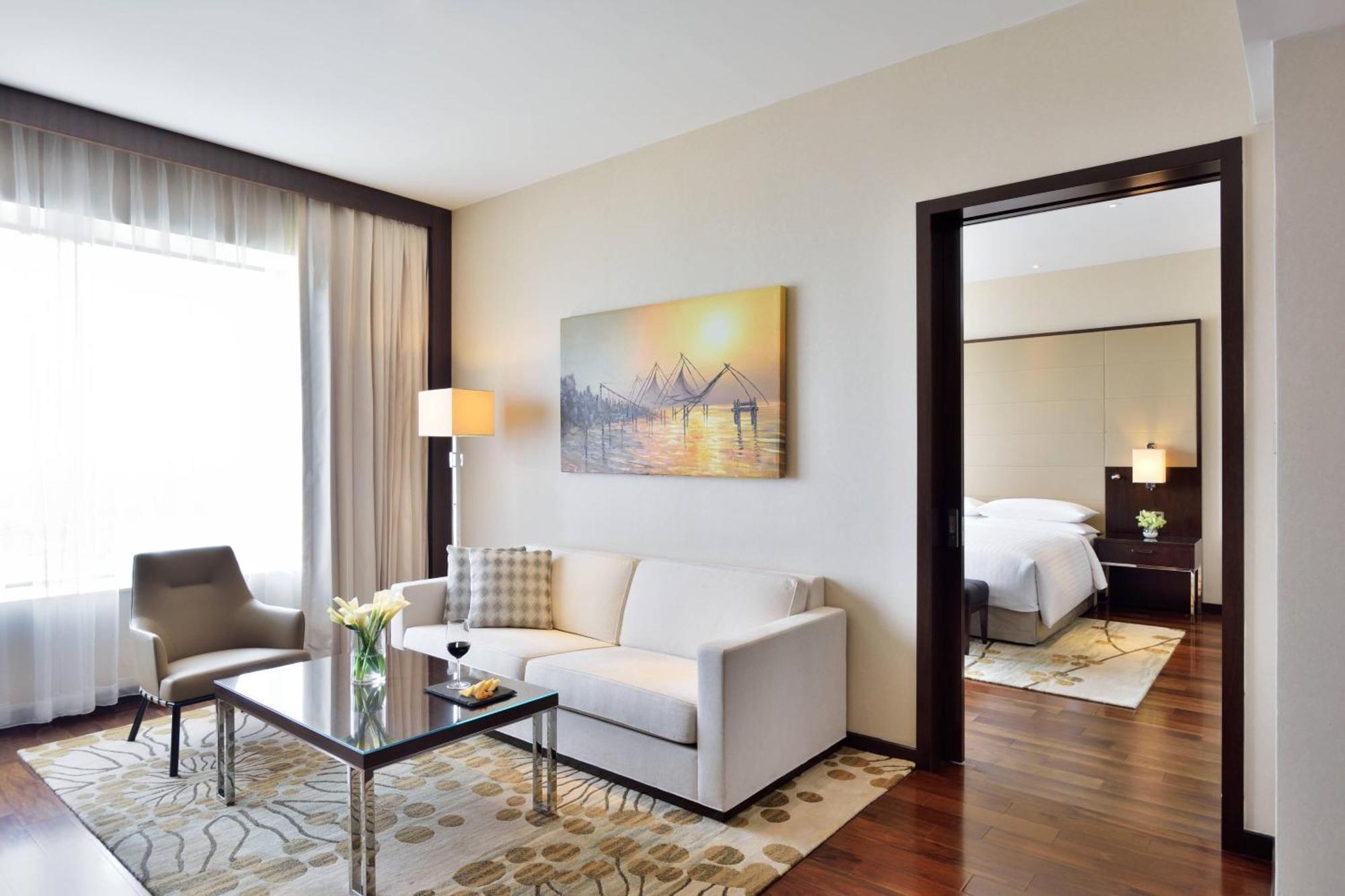 Kochi Marriott Hotel Екстериор снимка Suite