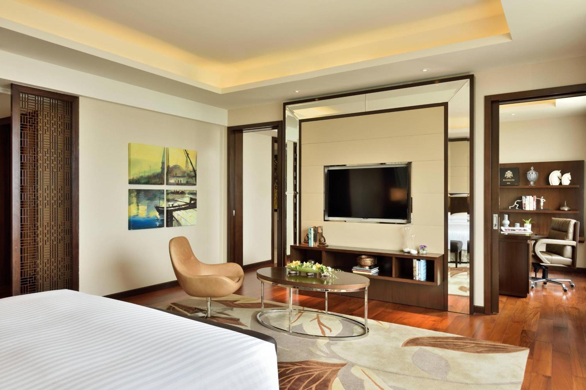 Kochi Marriott Hotel Екстериор снимка Suite at the hotel