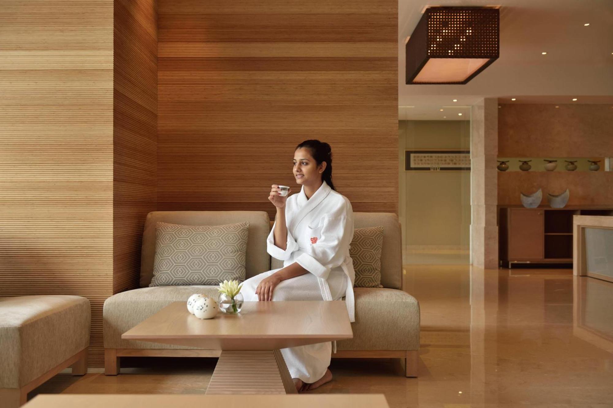 Kochi Marriott Hotel Екстериор снимка A guest at the spa