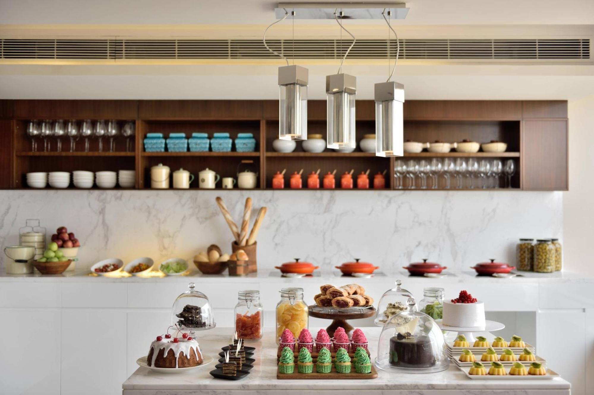 Kochi Marriott Hotel Екстериор снимка The Pastry Shop